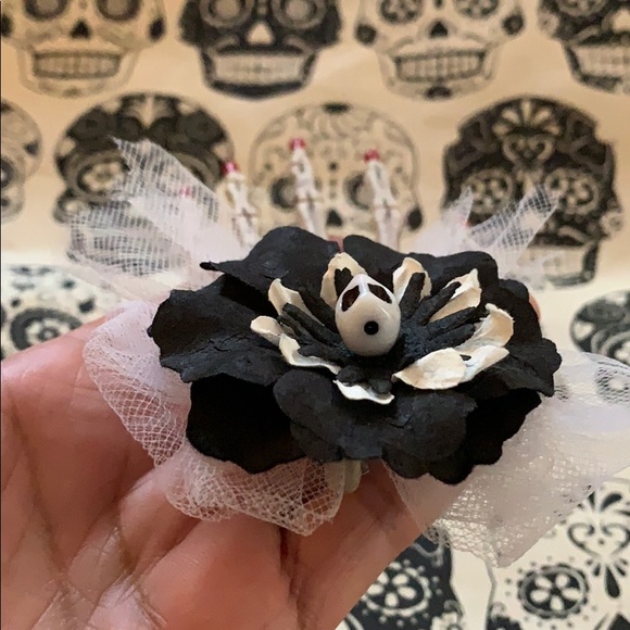 Skeleton hand hair clip skull Halloween accessory Day of Dead Dia de Muertos - Picture 5 of 16
